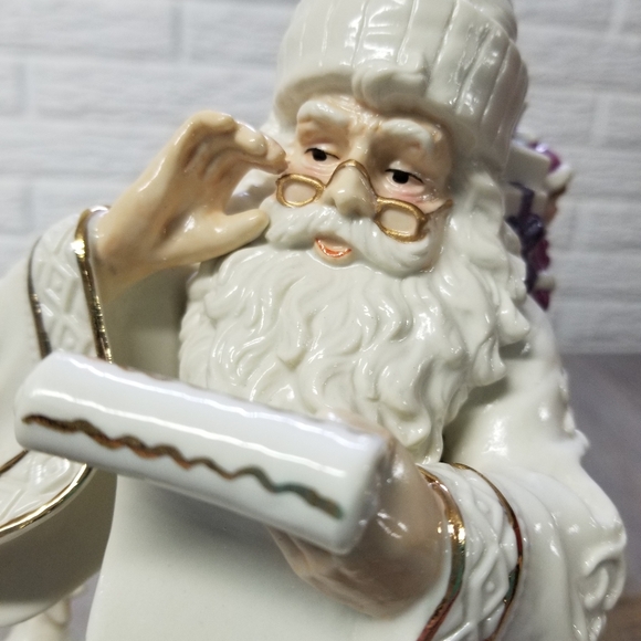 Musical Santa Claus ceramic table piece - Picture 7 of 13